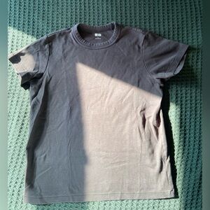 Uniqlo Gray Short Sleeve Tee